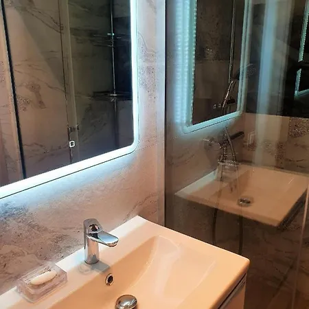 Apartman Beige Z Ogrodkiem *