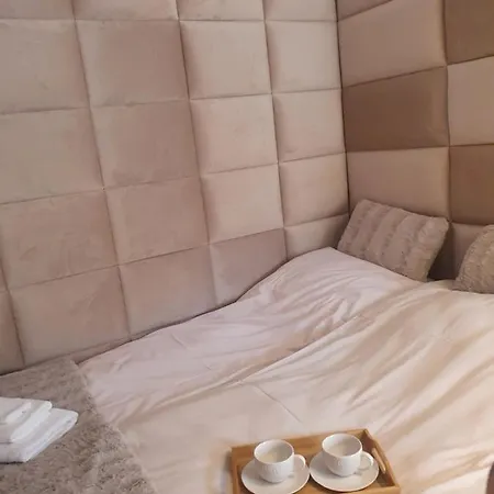Beige Z Ogrodkiem Διαμέρισμα Dziwnówek