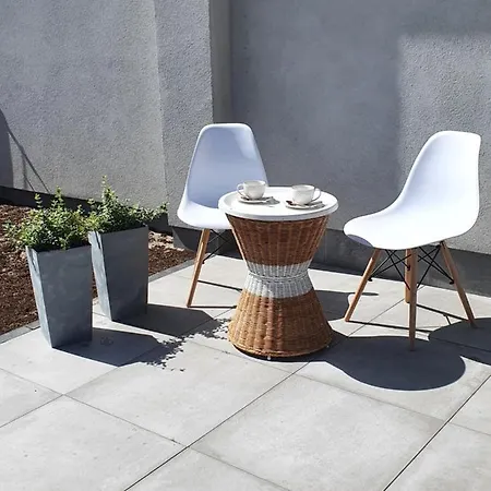 Appartement Beige Z Ogrodkiem