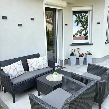 Apartman Beige Z Ogrodkiem Dziwnówek